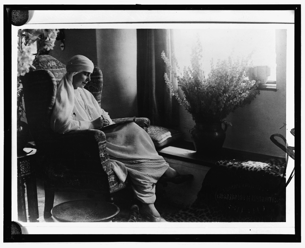 Musings on The Last Romantic: A Biography of Queen Marie of Roumania by Hannah Pakula